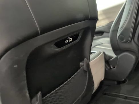 Used 2023 Chrysler Pacifica Touring-L FWD image 22