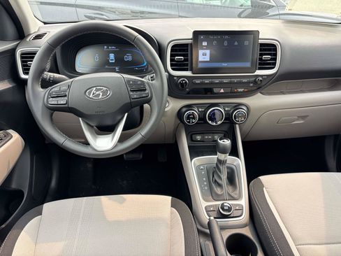 Used 2026 Hyundai Venue SEL FWD image 9
