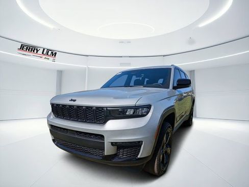New 2025 Jeep Grand Cherokee L Limited w/ Black Appearance Package RWD image 6