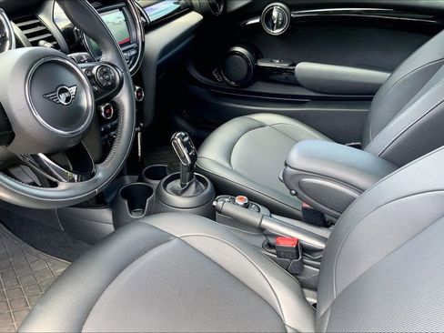 Used 2020 MINI Cooper 2-Door Hardtop FWD image 17