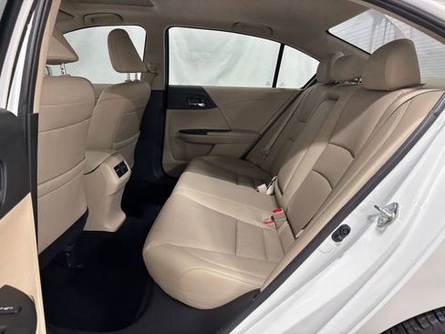 Used 2017 Honda Accord Touring image 13