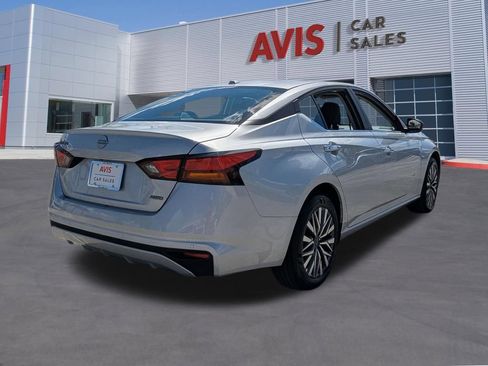 Used 2025 Nissan Altima 2.5 SV AWD/4WD image 6