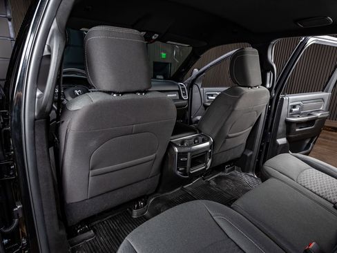 Used 2025 RAM 3500 Big Horn image 33