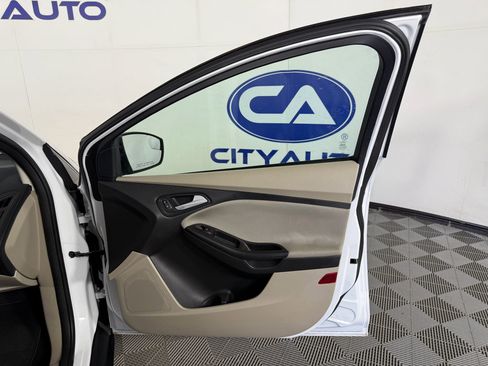 Used 2018 Ford Focus SE image 11