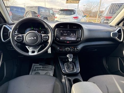 Used 2023 Kia Soul LX w/ LX Technology Package image 35