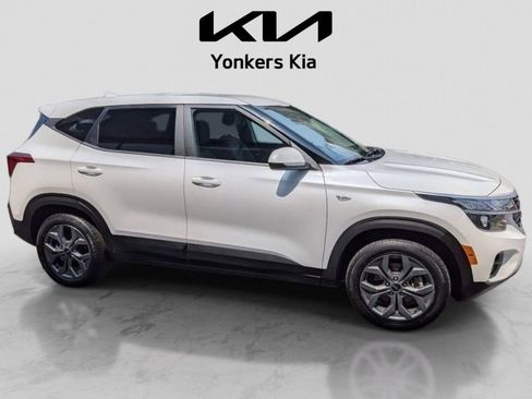 Used 2024 Kia Seltos LX AWD/4WD image 5