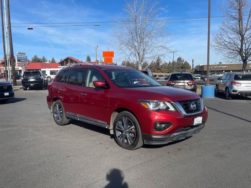 Used 2017 Nissan Pathfinder Platinum image 9