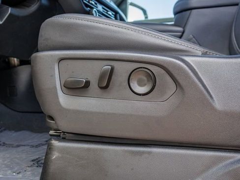 Used 2025 Chevrolet Suburban Z71 AWD/4WD image 25