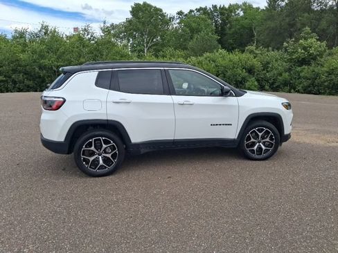 Used 2025 Jeep Compass Limited AWD/4WD image 9