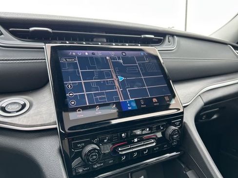 Certified 2024 Jeep Grand Cherokee Limited w/ Luxury Tech Group II image 39