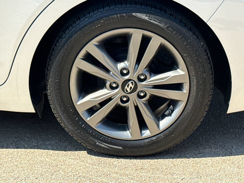 Used 2017 Hyundai Elantra SE w/ SE A/T Tech Package 03 FWD image 9