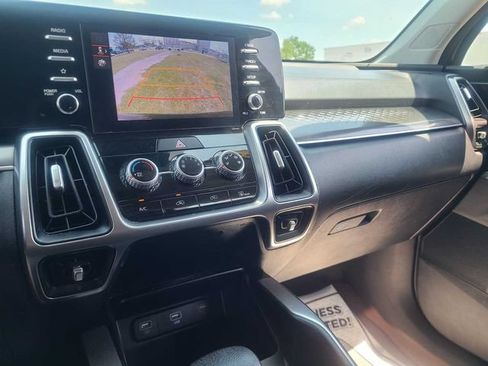 Used 2023 Kia Sorento LX AWD/4WD image 32