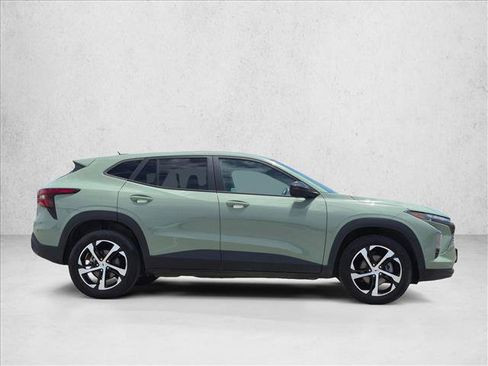Used 2024 Chevrolet Trax RS w/ Sunroof Package FWD image 4