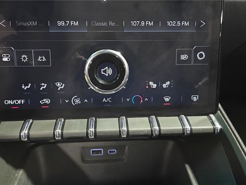 Used 2025 GMC Terrain Elevation image 23