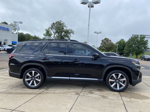 Used 2023 Honda Pilot Touring image 13
