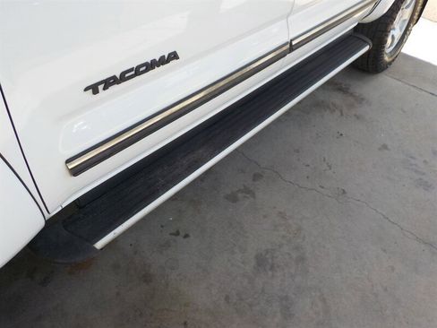 Used 2014 Toyota Tacoma PreRunner image 32