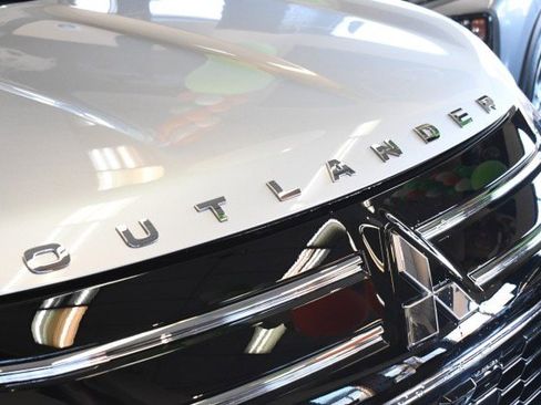 New 2026 Mitsubishi Outlander ES AWD/4WD image 7