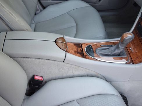 Used 2004 Mercedes-Benz E 500 Sedan image 45