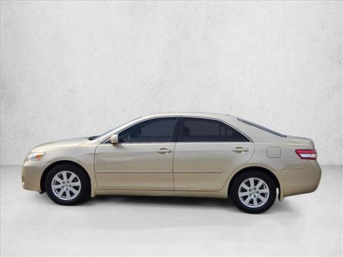 Used 2010 Toyota Camry LE FWD image 9