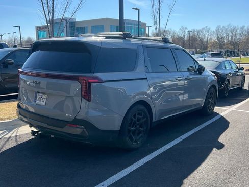 Used 2025 Kia Carnival SX Prestige image 2