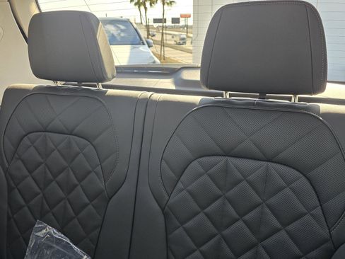 New 2026 BMW X7 xDrive40i w/ Premium Package image 11