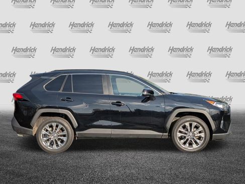 Used 2020 Toyota RAV4 XLE Premium image 11