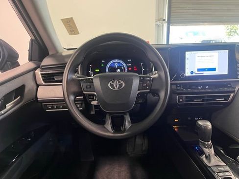 Used 2025 Toyota Camry LE image 21