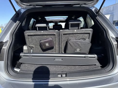 Used 2023 Volkswagen Tiguan SE R-Line image 33