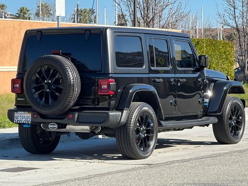 Used 2022 Jeep Wrangler Unlimited Sahara image 4