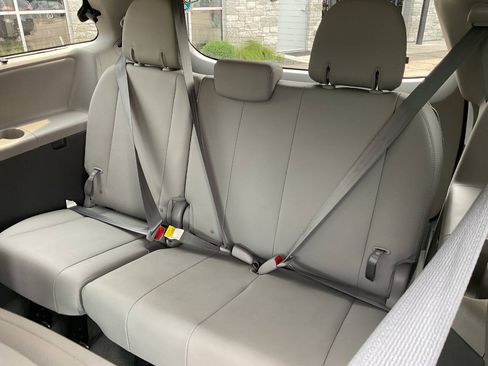 Used 2017 Toyota Sienna XLE w/ XLE Navigation Package AWD/4WD image 34