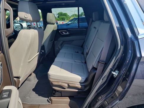 Used 2023 GMC Yukon SLT w/ SLT Luxury Package AWD/4WD image 11