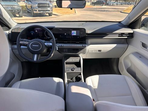 Used 2025 Hyundai Kona SE image 18