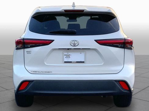 Used 2021 Toyota Highlander L FWD image 5