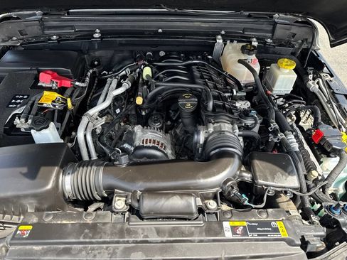 Used 2022 Jeep Gladiator Overland w/ Trailer Tow Package AWD/4WD image 11
