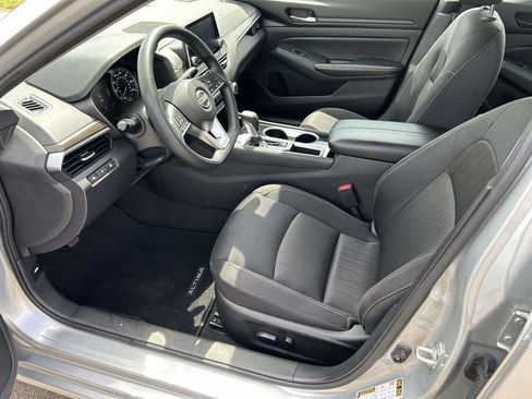 Used 2024 Nissan Altima 2.5 SV FWD image 19