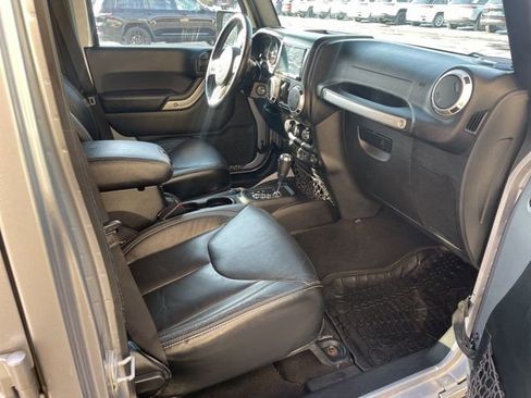 Used 2016 Jeep Wrangler Unlimited Rubicon image 18