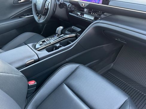 New 2025 Toyota Crown Signia image 27