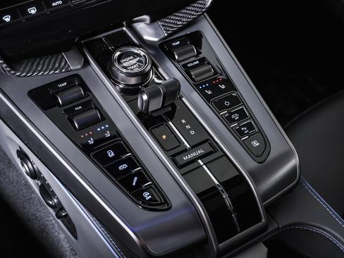 New 2025 Aston Martin Vanquish image 34