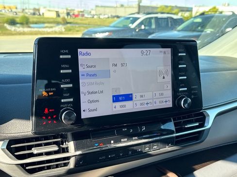 Used 2023 Toyota Sienna XLE image 22