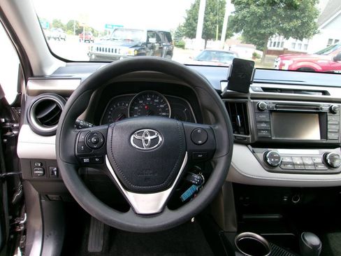 Used 2013 Toyota RAV4 XLE AWD/4WD image 6