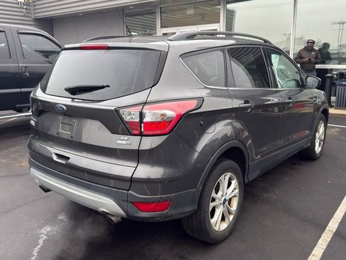 Used 2018 Ford Escape SE image 3