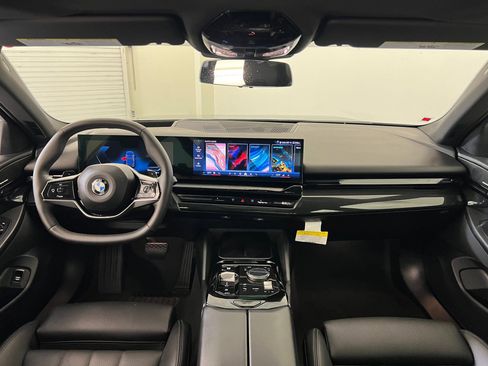 Certified 2025 BMW 530i image 15