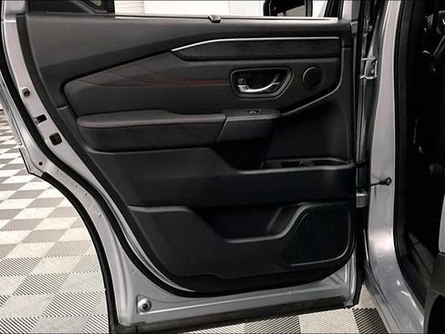 Used 2026 Honda Pilot Black Edition image 23