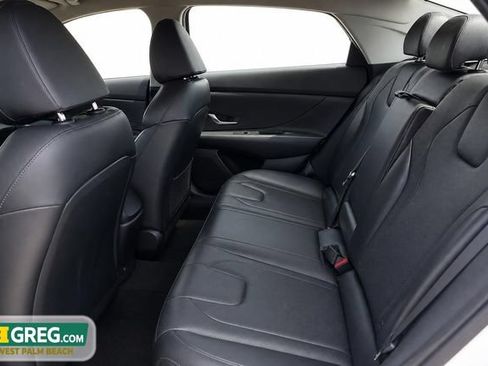 Used 2022 Hyundai Elantra Limited FWD image 13