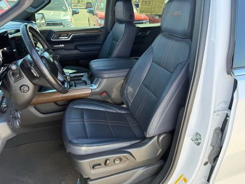 Used 2023 Chevrolet Silverado 1500 High Country w/ Technology Package image 40