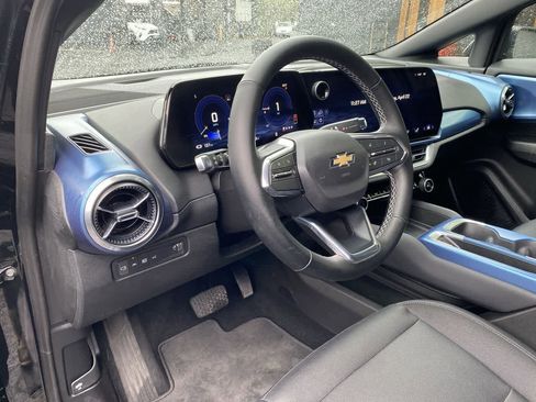 Used 2025 Chevrolet Equinox EV LT w/ Convenience Package FWD image 2
