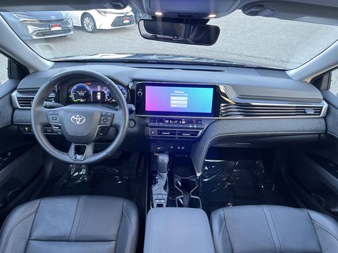 Used 2025 Toyota Camry XLE image 19