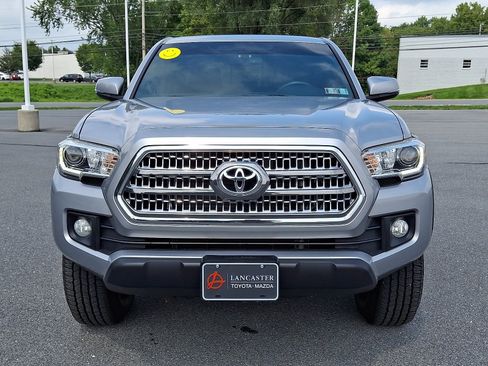 Used 2017 Toyota Tacoma TRD Off-Road AWD/4WD image 2