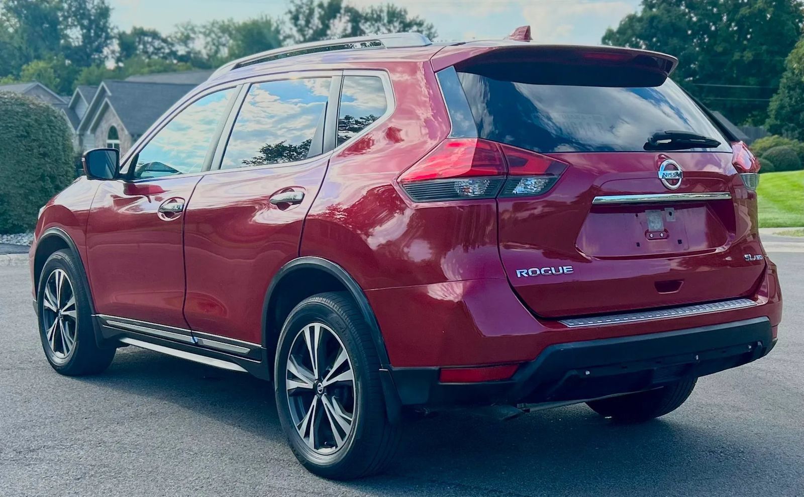 Used 2017 Nissan Rogue SL w/ SL Premium Package AWD/4WD image 7