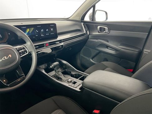 Certified 2024 Kia Sorento LX image 22